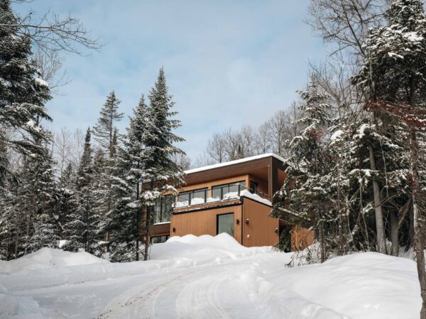 Contemporary chalet façade in winter