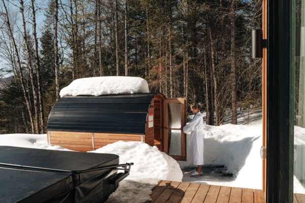 The spa facing the forest